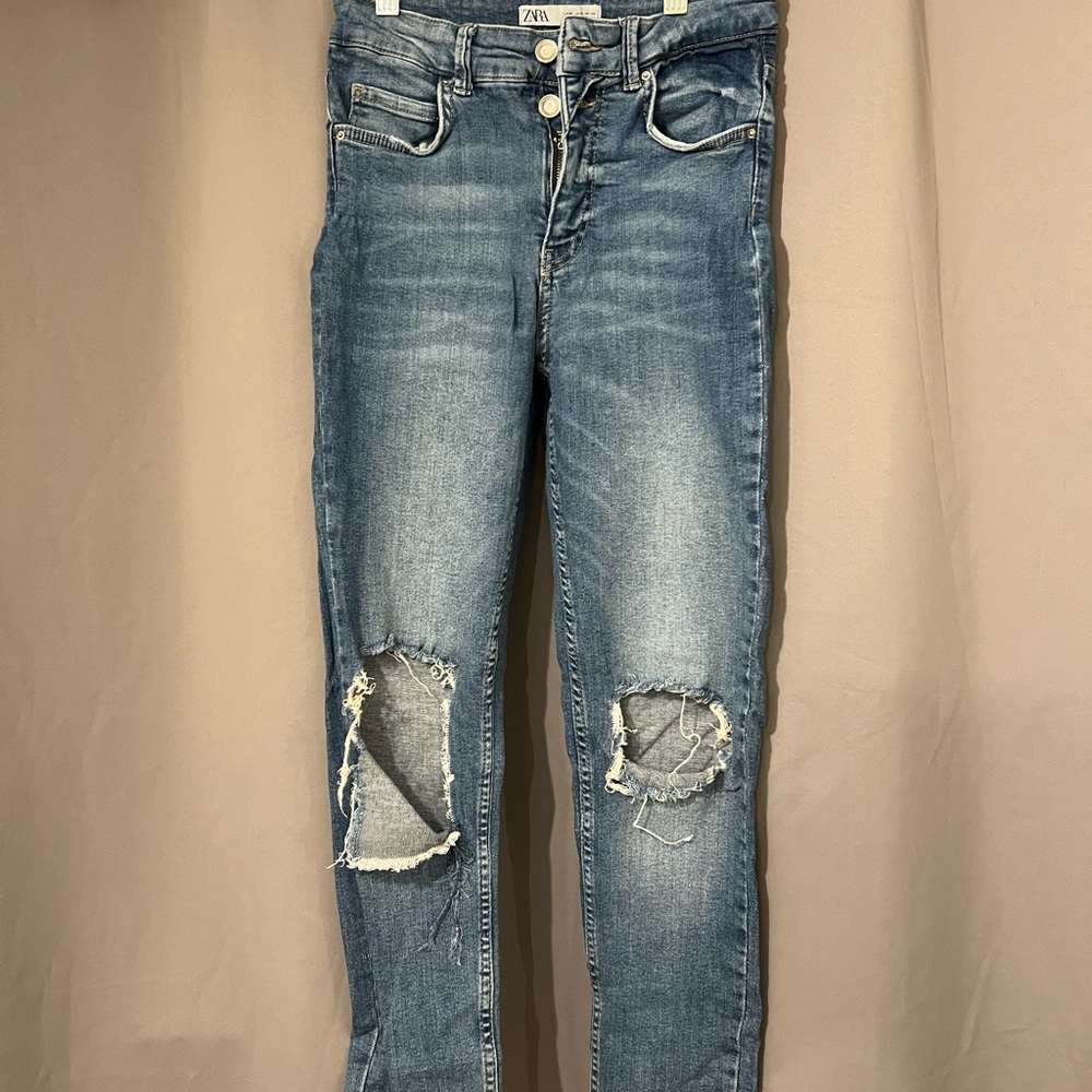 Zara Women's Light Blue Ripped Skinny Jeans